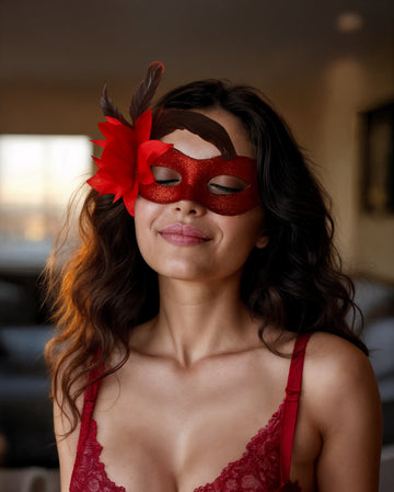 Scarlet Bloom | Kırmızı Simli Tüylü Maske