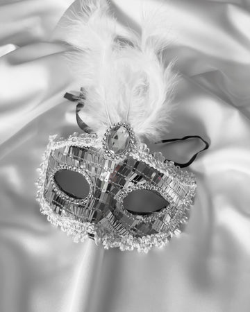 Crystal Majesty | Gümüş Mozaik Kuş Tüylü Maske